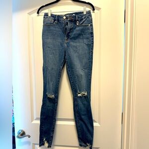 GOOD AMERICAN GOOD LEGS RIPPED JEANS